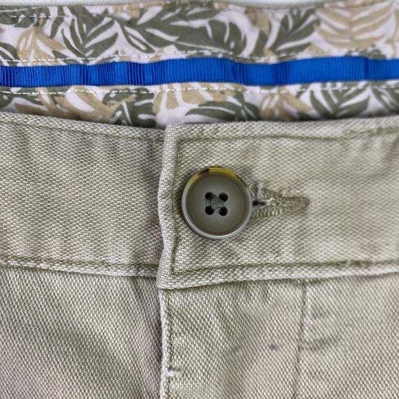 Tommy Bahama Shorts Mens 44 Beige Cargo Canvas Flat Front 11 Inseam Casual - Picture 2 of 10